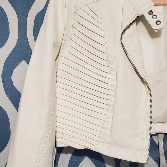 Charlotte Russe cropped jacket - Picture 13 of 14